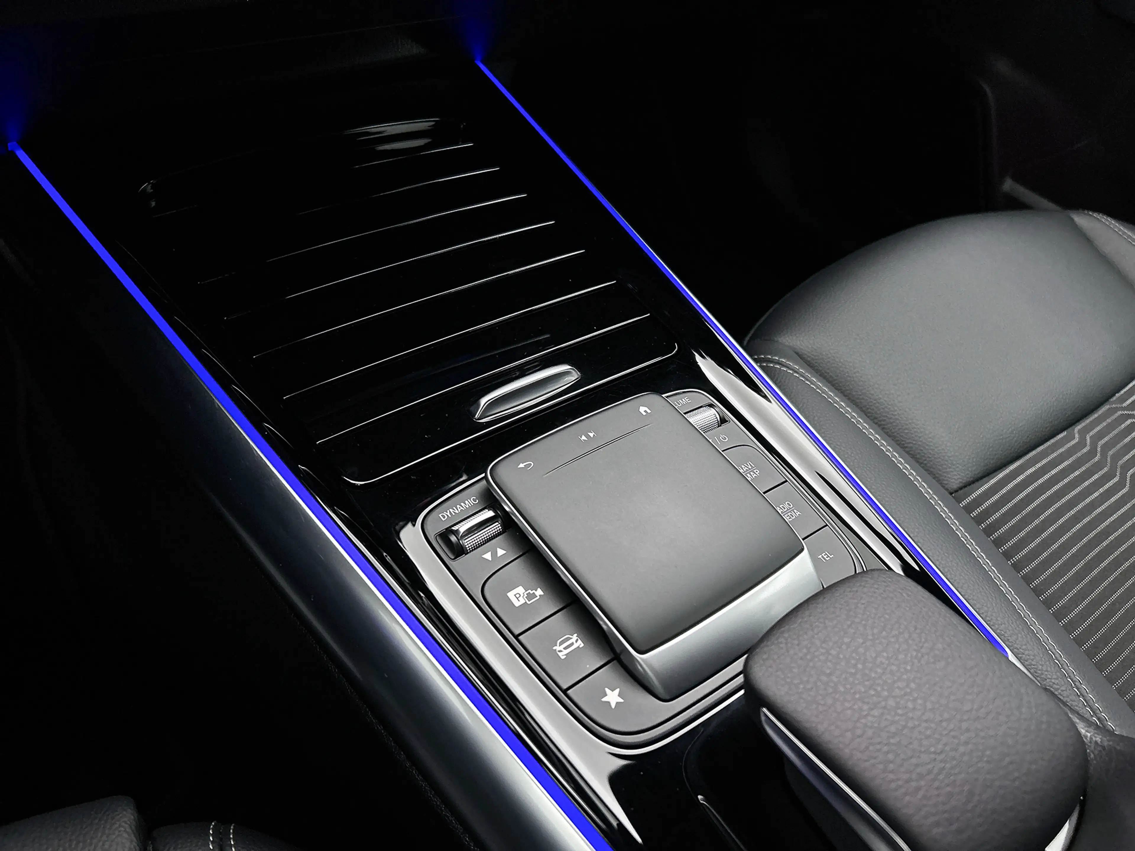 Mercedes-Benz EQA 250 Business Solution Luxury 67 kWh | Sfeerverlichting — photo 11