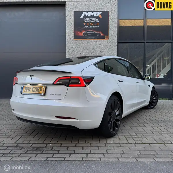 TESLA Model 3