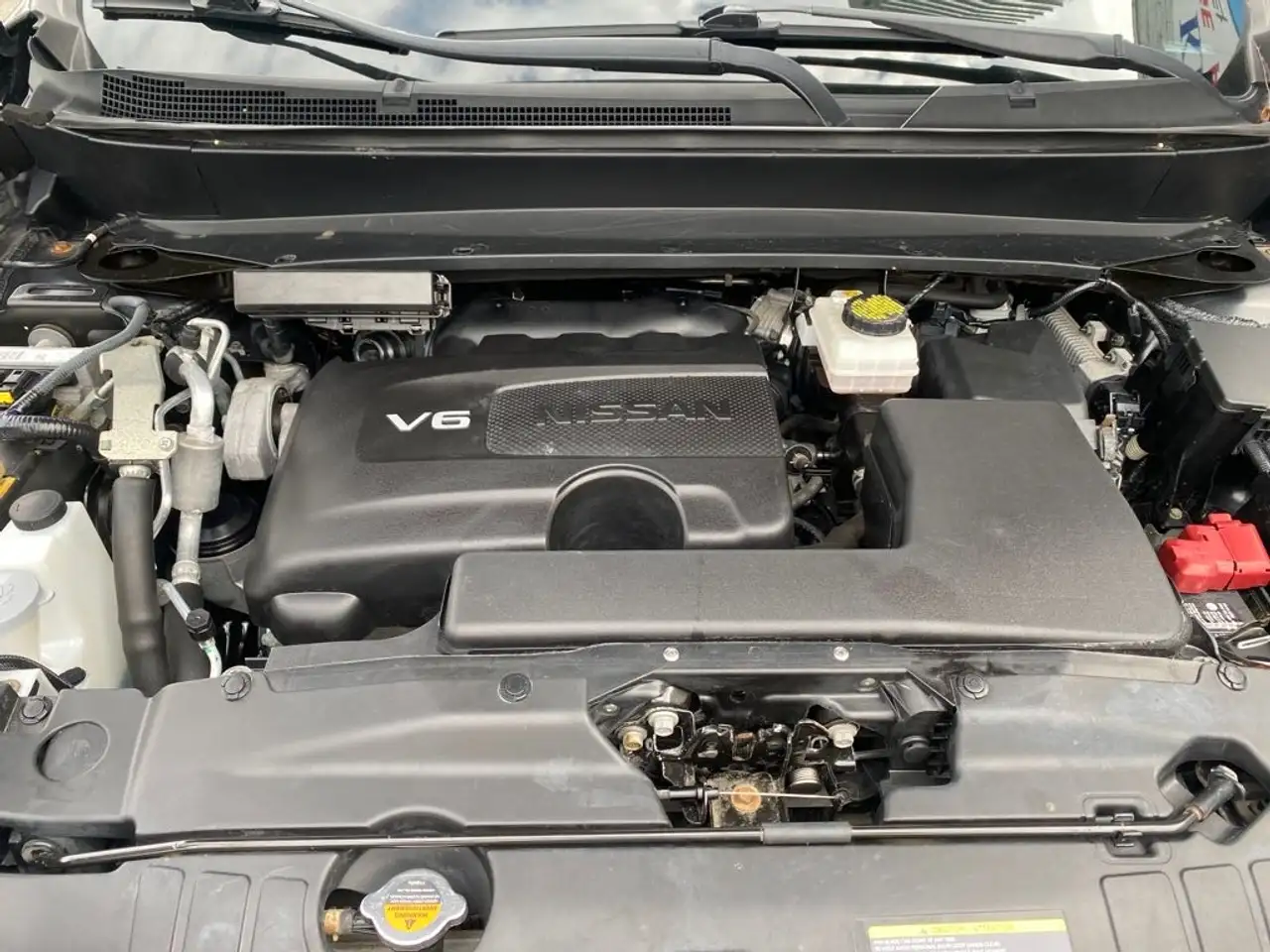 Nissan Pathfinder снимка Nissan Pathfinder