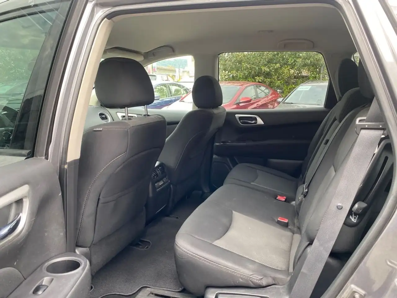 Nissan Pathfinder снимка Nissan Pathfinder