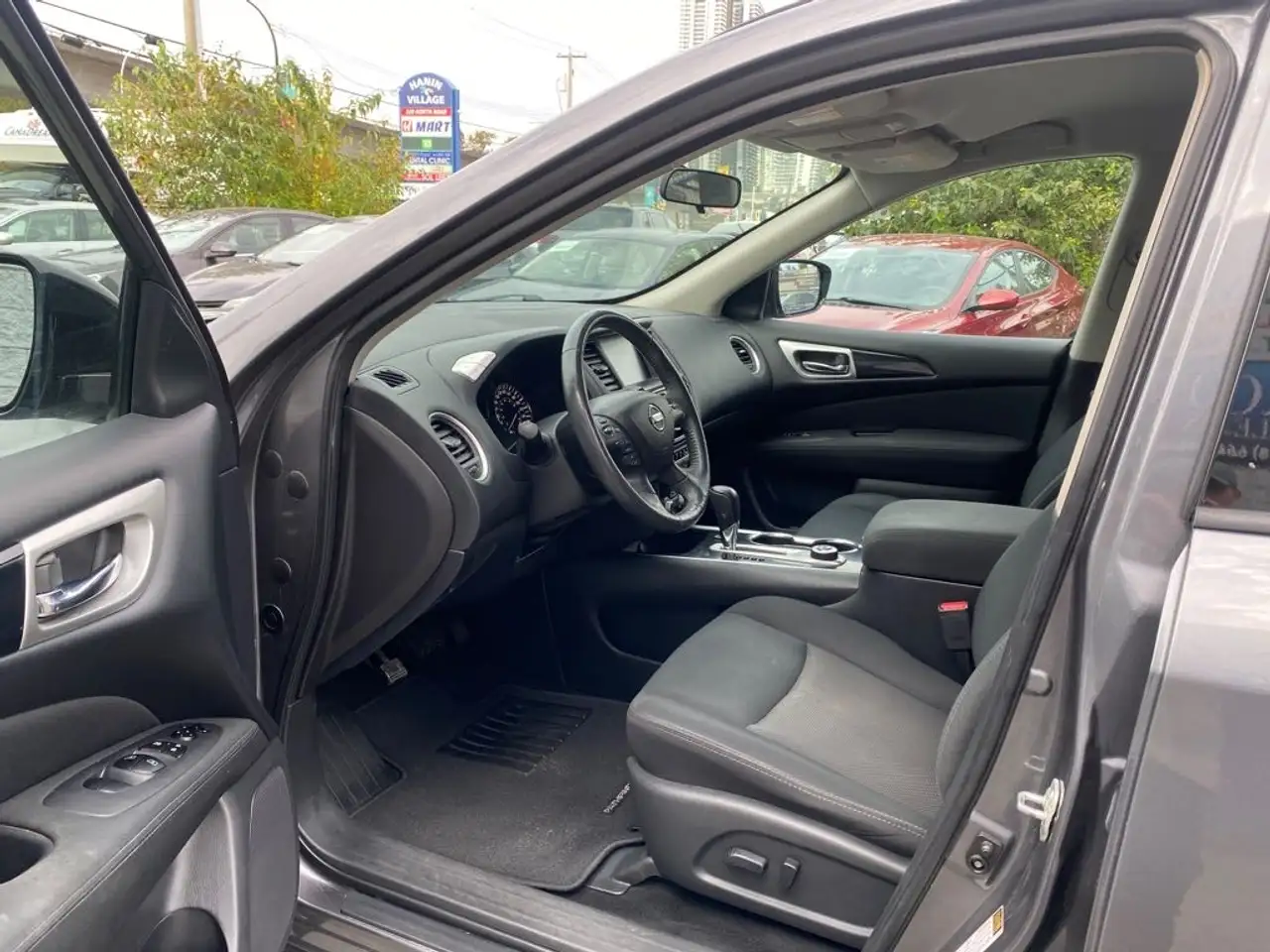 Nissan Pathfinder снимка Nissan Pathfinder