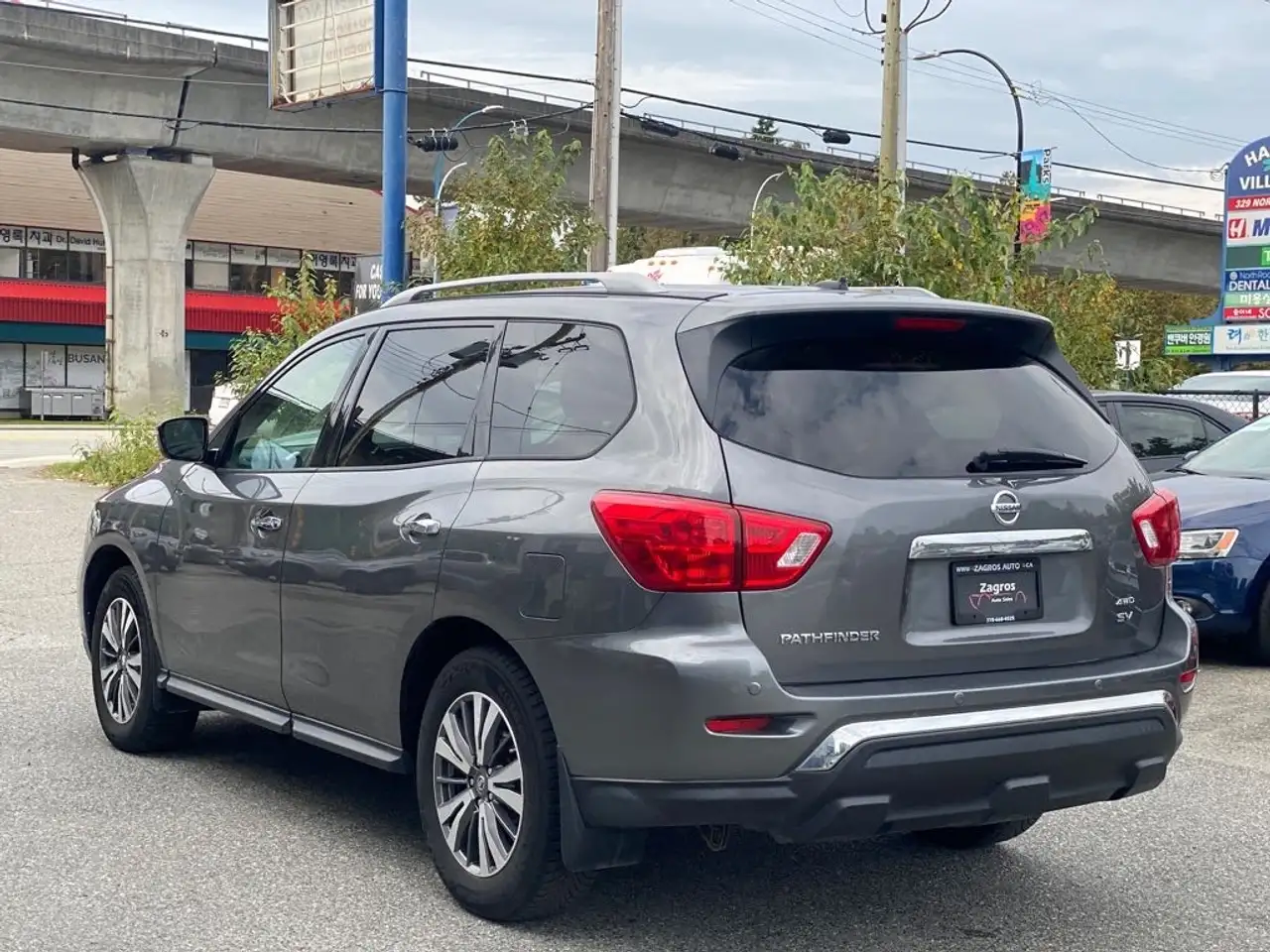 Nissan Pathfinder снимка Nissan Pathfinder
