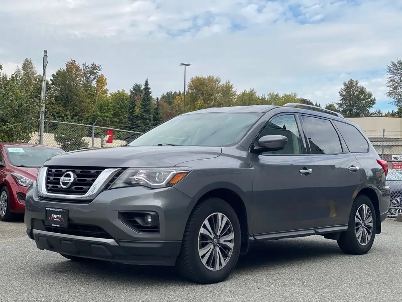Nissan Pathfinder снимка Nissan Pathfinder