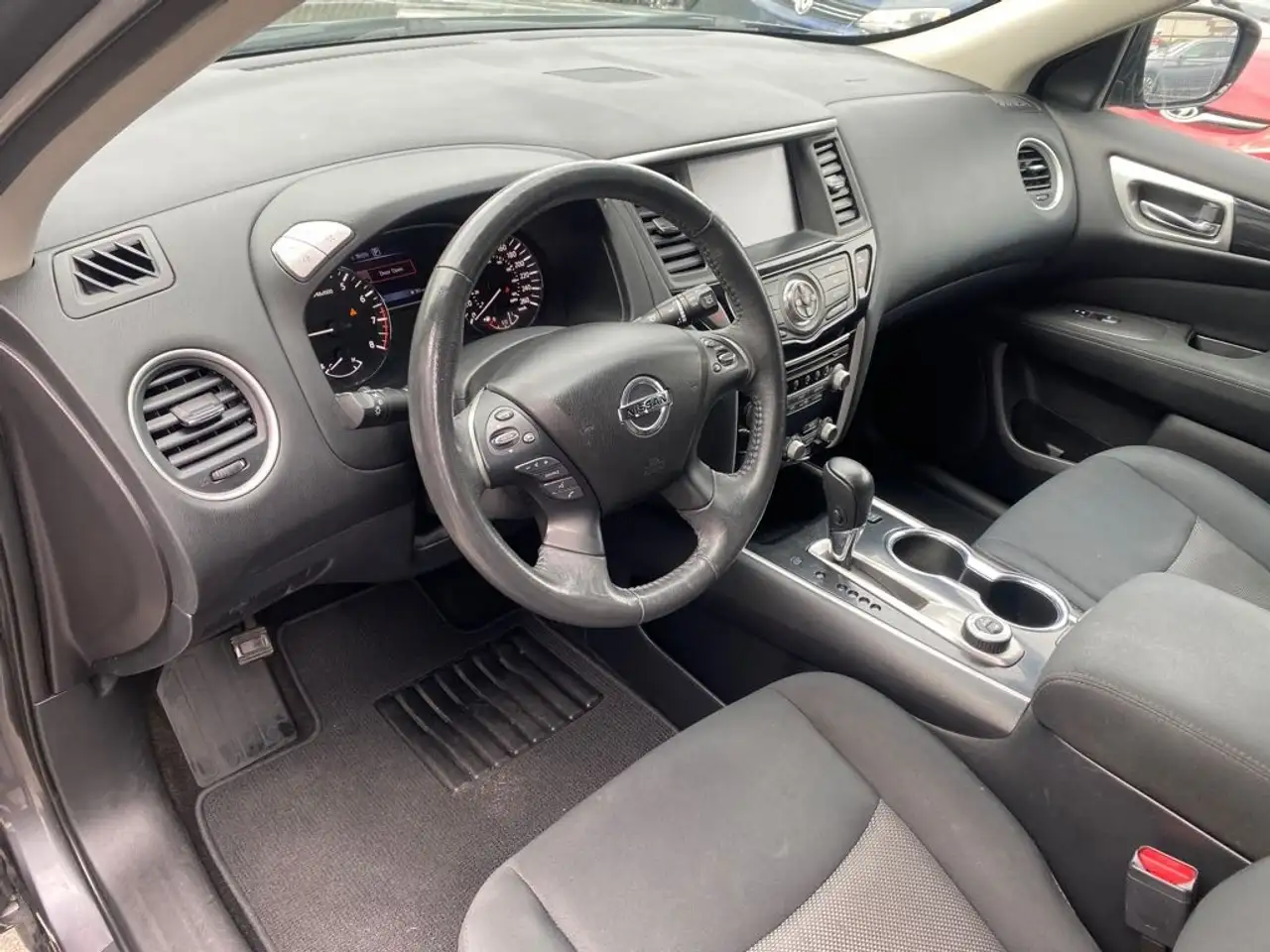 Nissan Pathfinder снимка Nissan Pathfinder