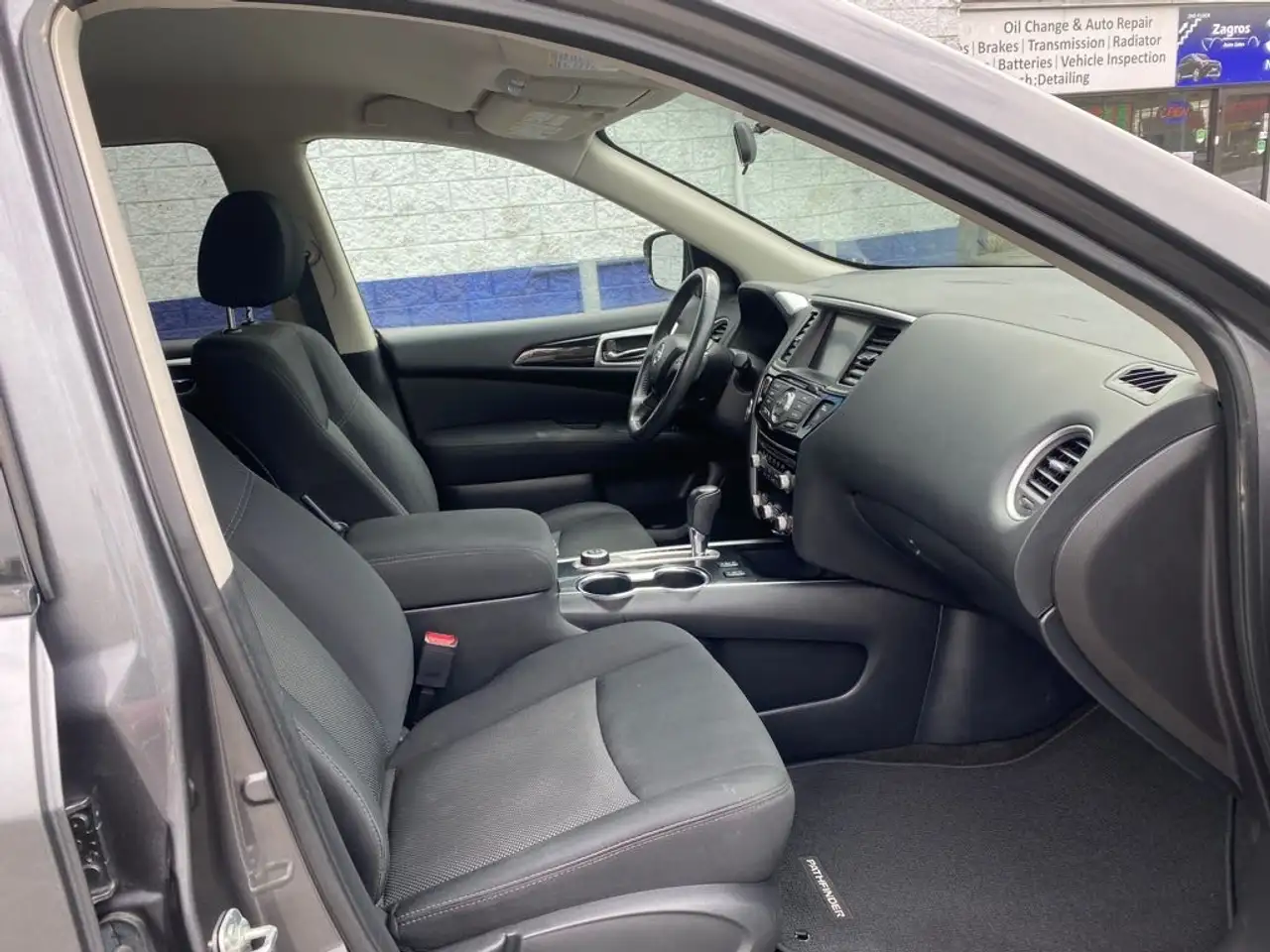 Nissan Pathfinder снимка Nissan Pathfinder