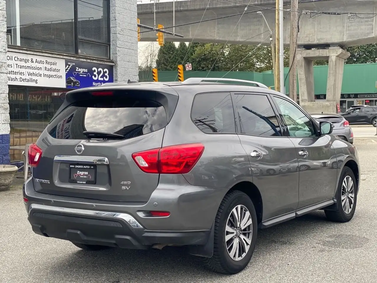 Nissan Pathfinder снимка Nissan Pathfinder