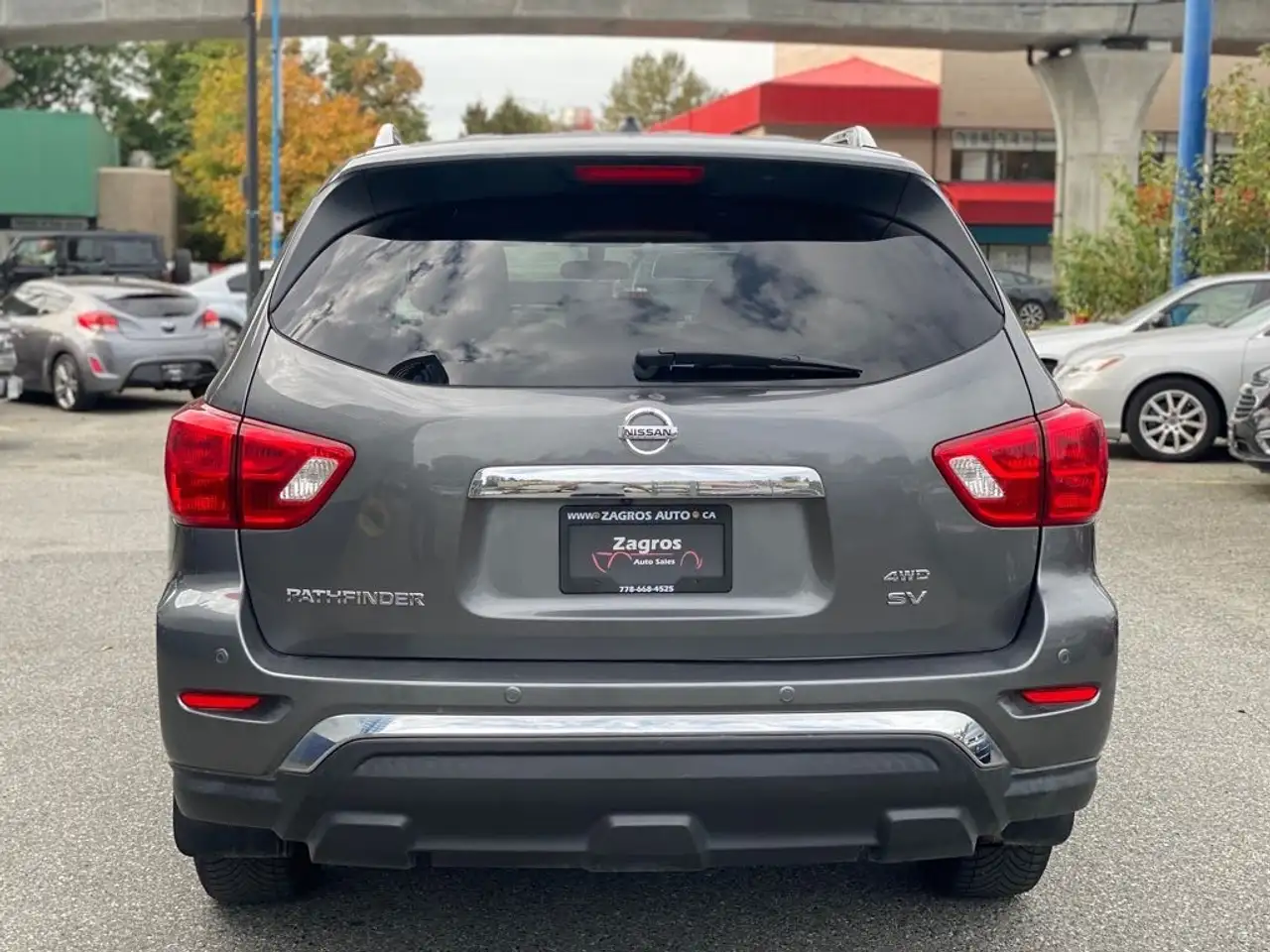 Nissan Pathfinder снимка Nissan Pathfinder