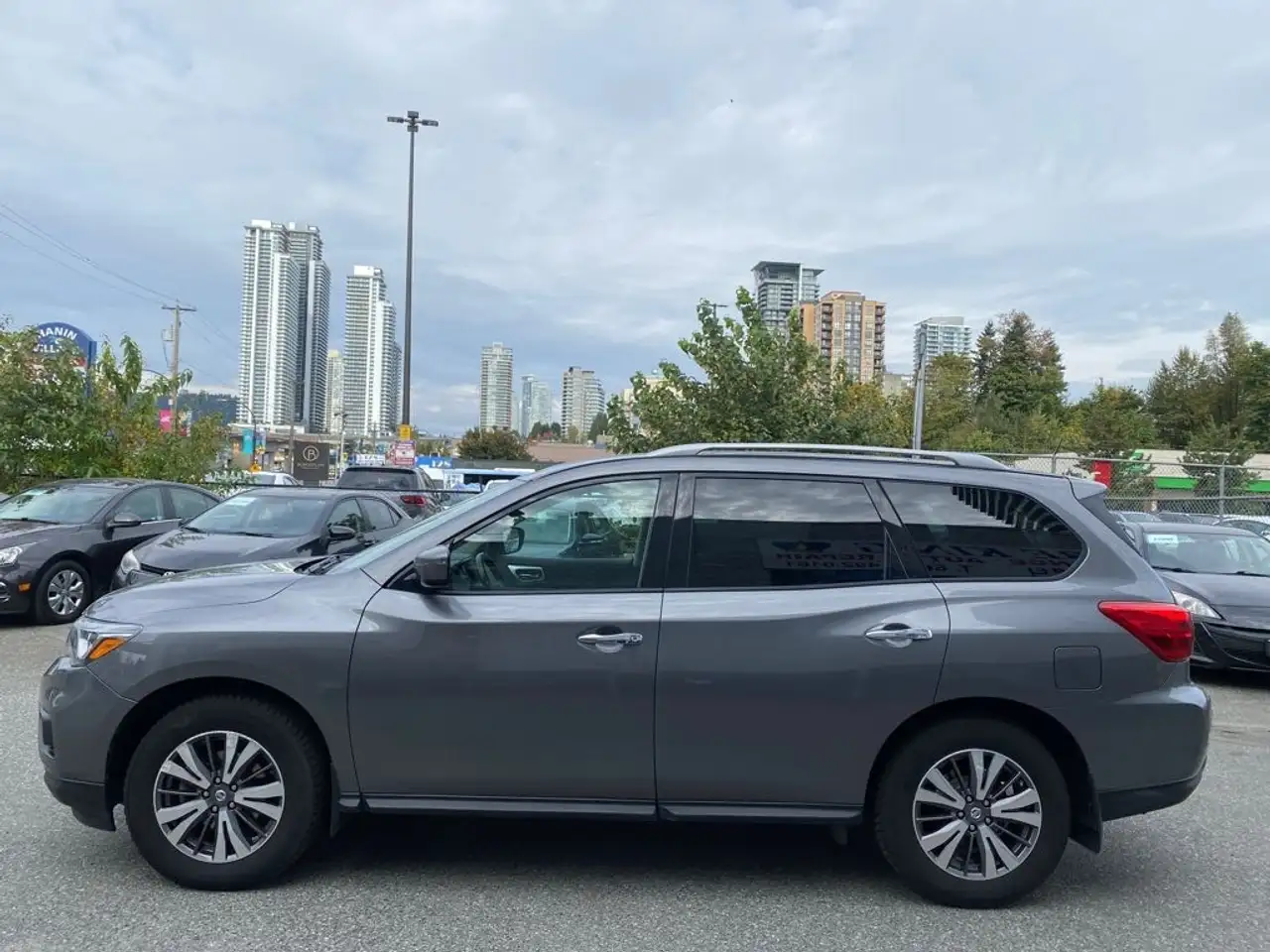 Nissan Pathfinder снимка Nissan Pathfinder