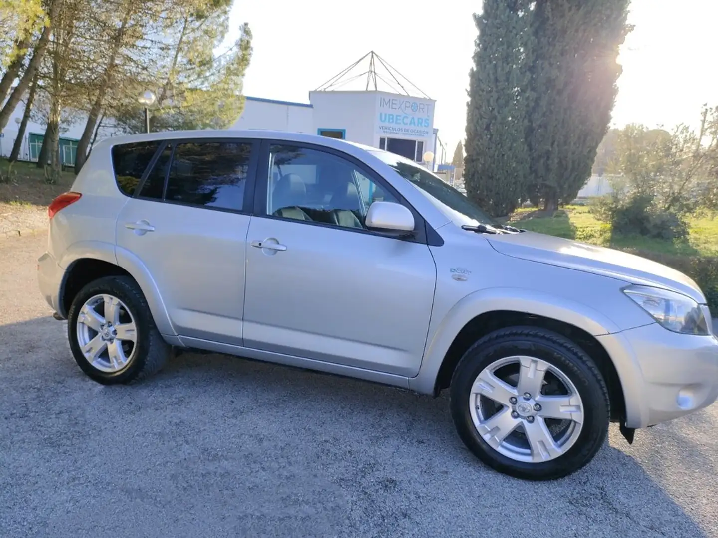 Toyota RAV 4 2.2D-4D Premium Grau - 2