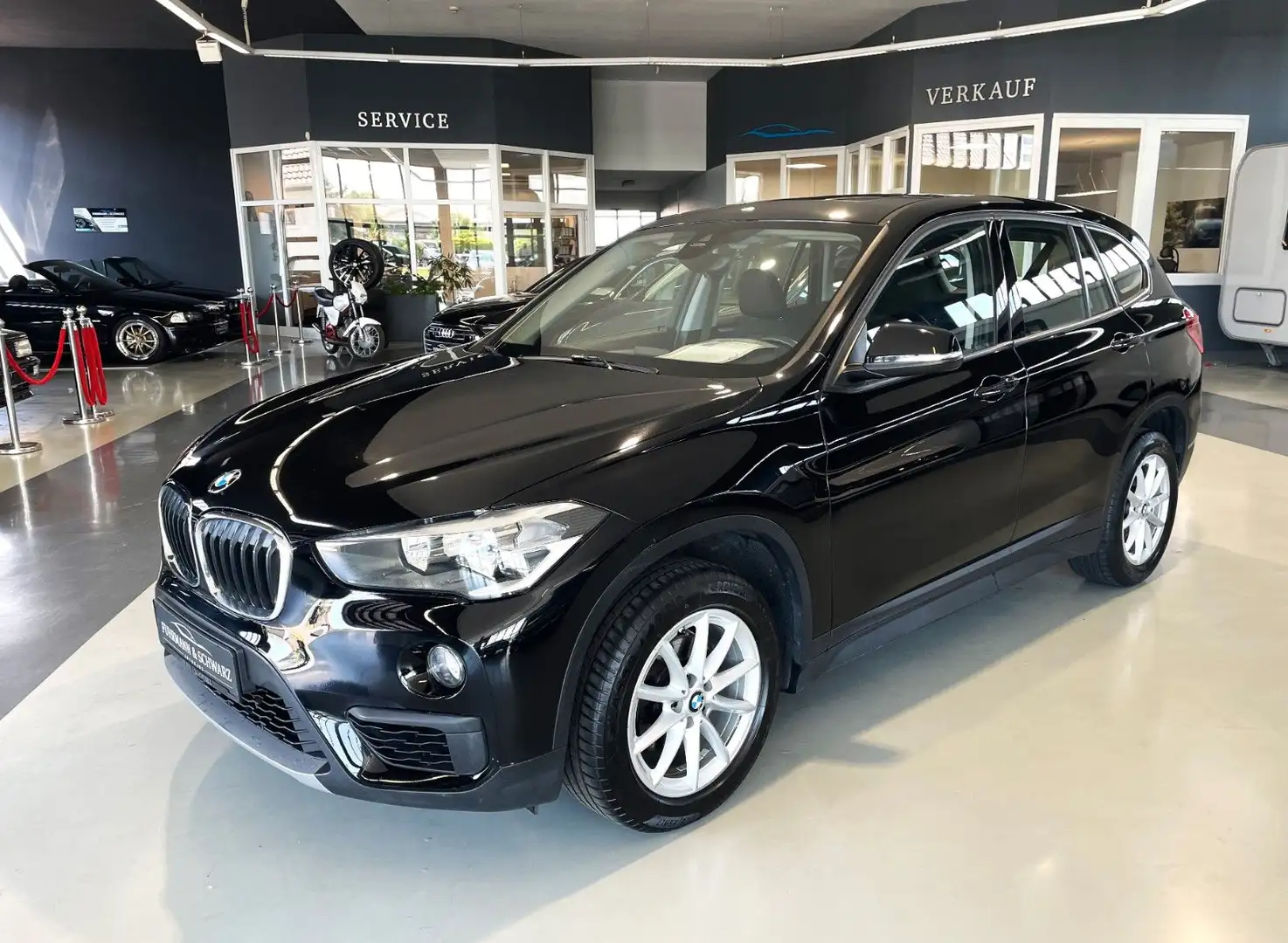 BMW X1 sDrive18d Aut. Navi+Pano+ele.Sitze+AHK - 1