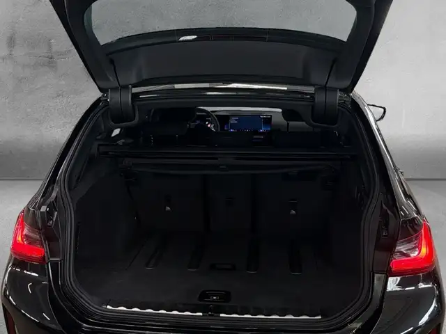 BMW 3 Series view 15