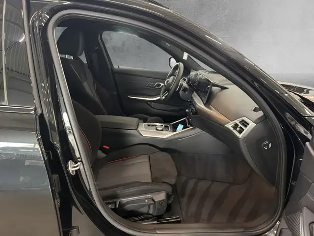 BMW 3 Series view 11