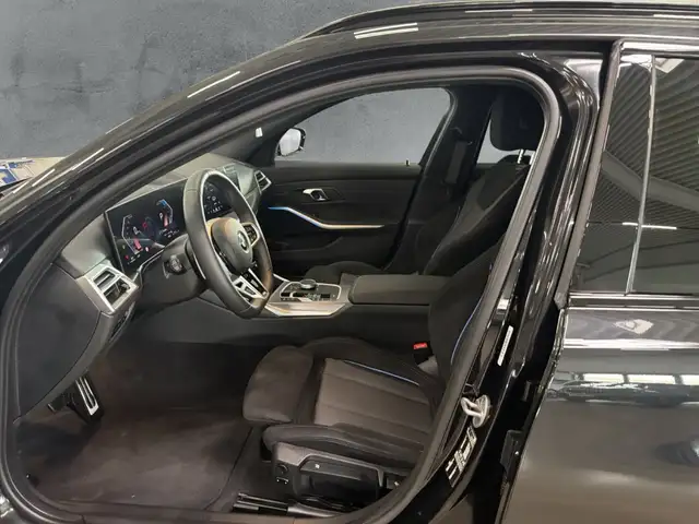 BMW 3 Series view 8