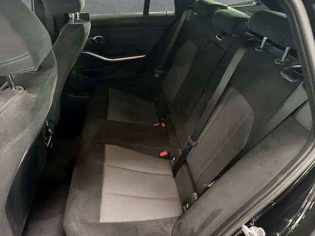 BMW 3 Series view 13