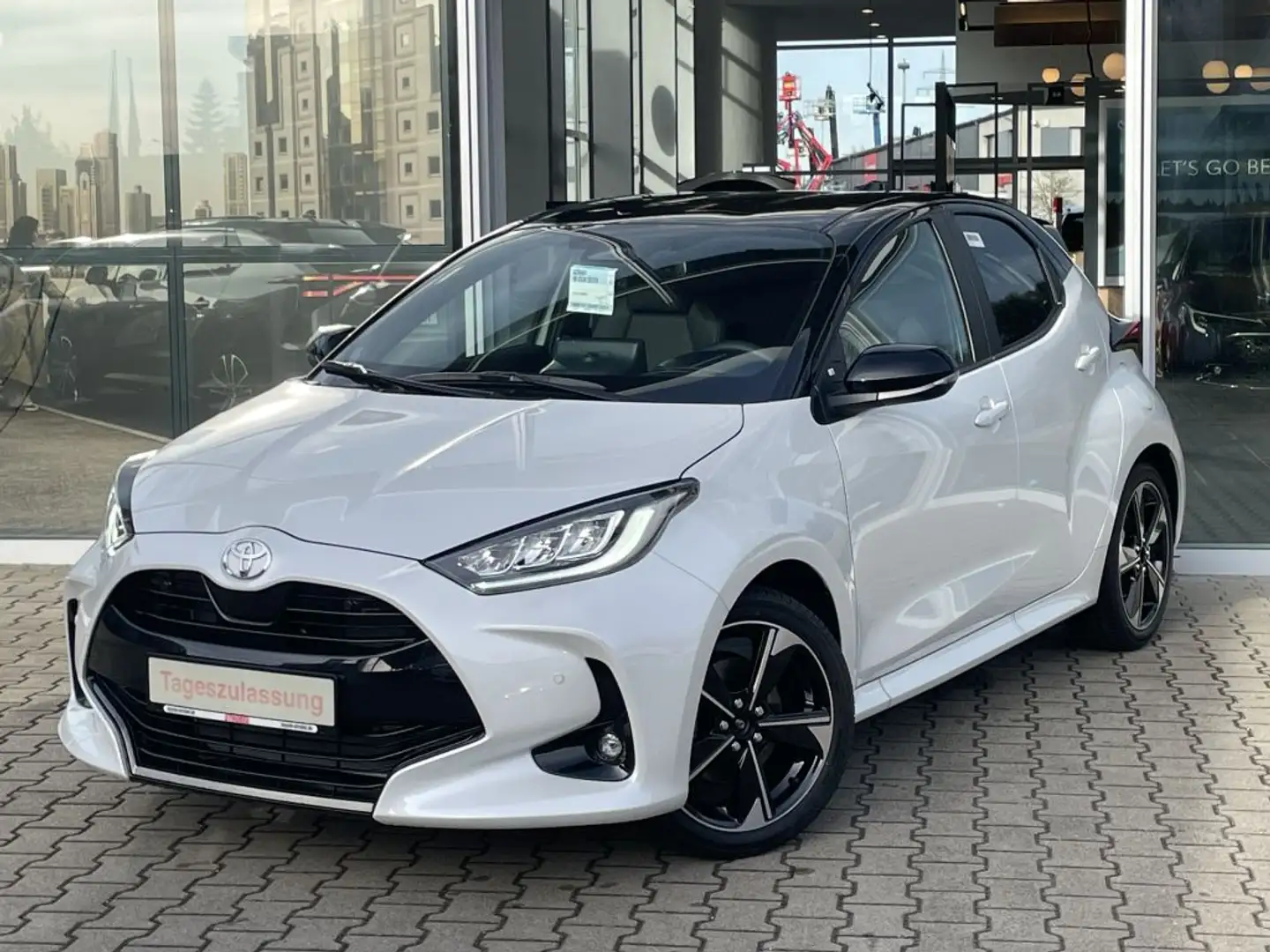 Toyota Yaris Hybrid 130 1.5 VVT-i Style Plus Blanc - 2