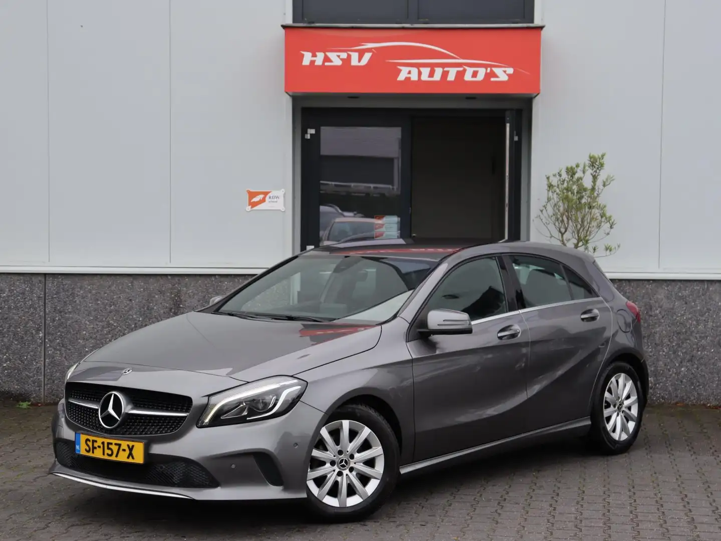Mercedes-Benz A 180 d Business navi LM 4-deurs Grijs - 1