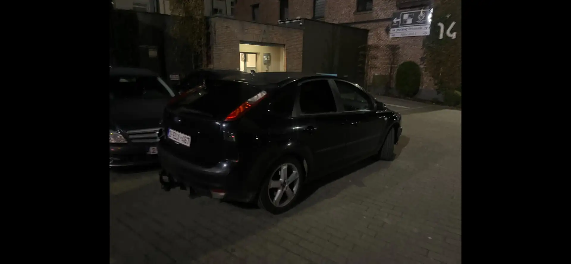 Ford Focus 2.0i 16v Sport Zwart - 2