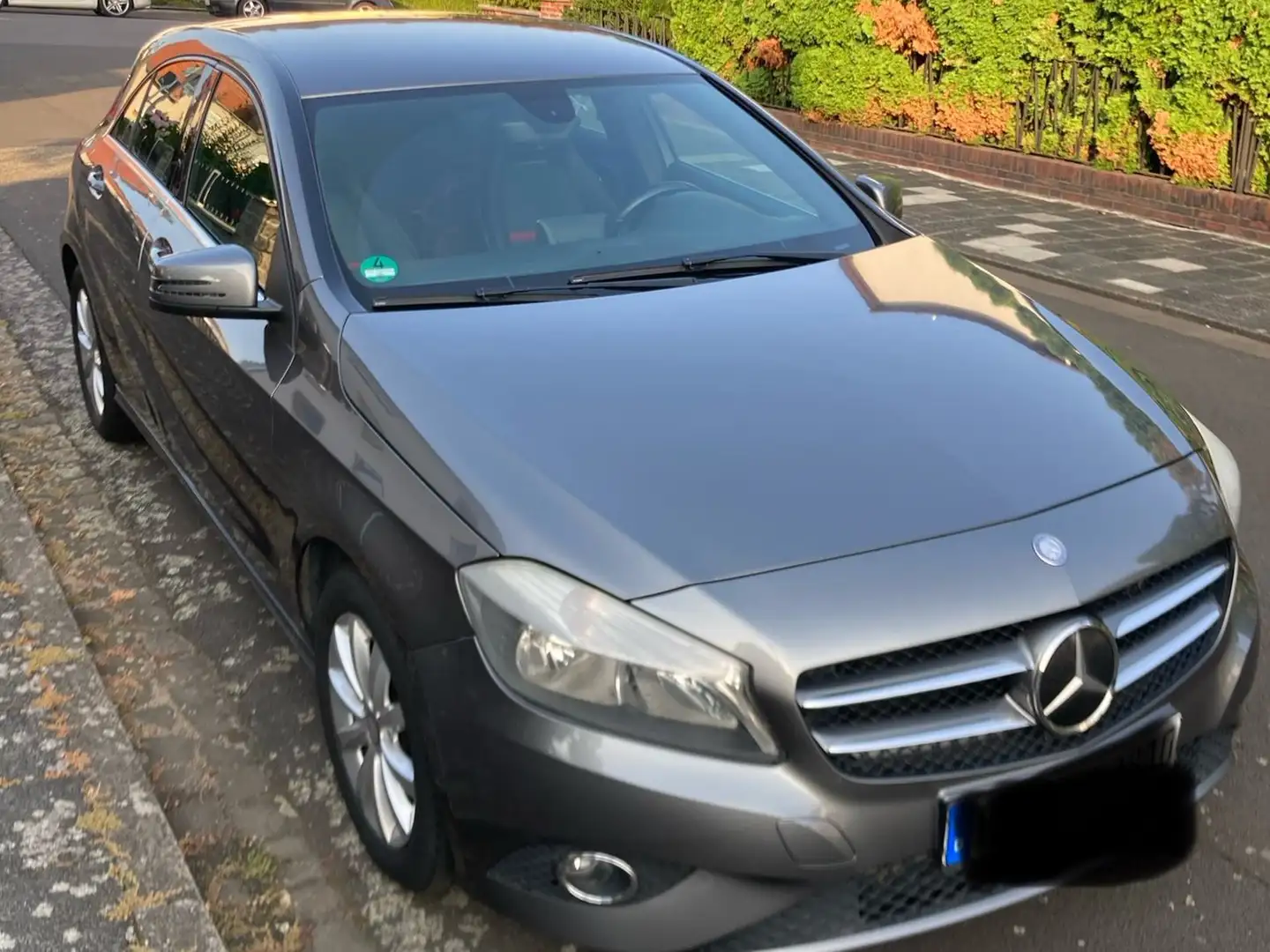 Mercedes-Benz A 180 A-Klasse (BlueEFFICIENCY) Style Grau - 2