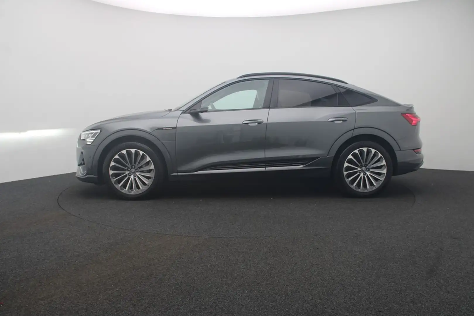 Audi e-tron Sportback 55 quattro S line LED Navi Pano Gris - 2