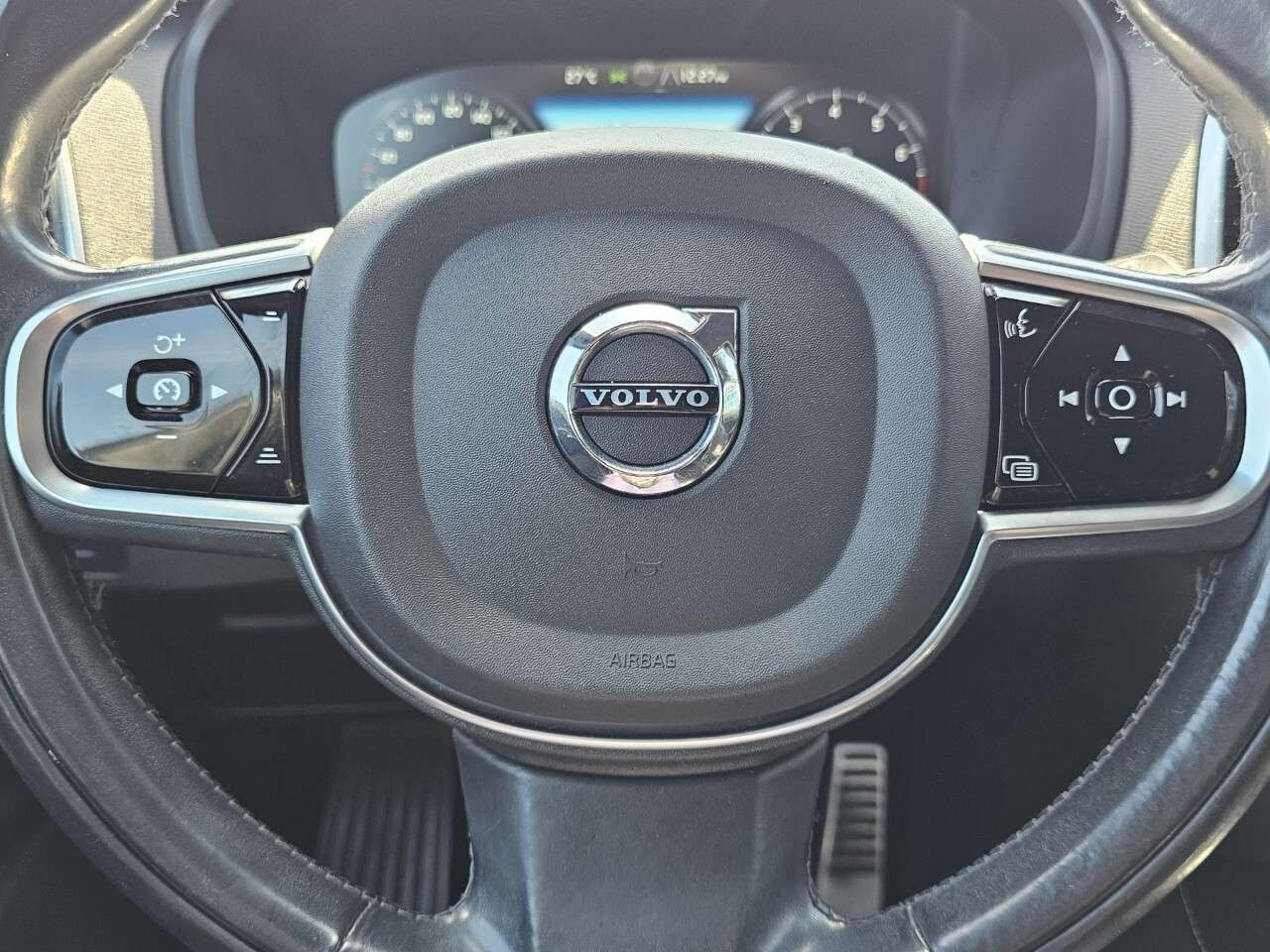2016 Volvo XC90 thumb 35