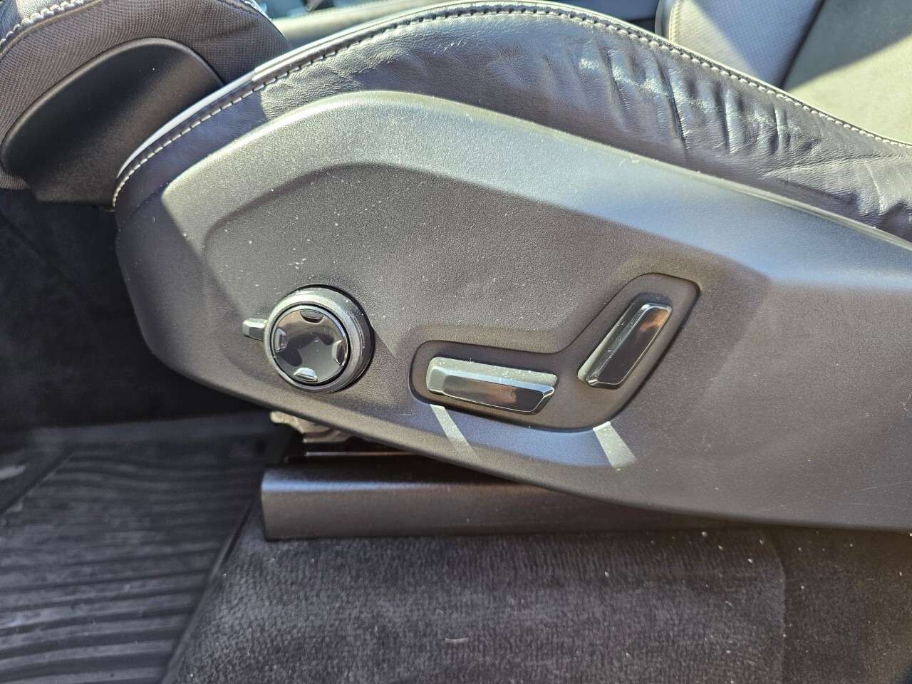 2016 Volvo XC90 thumb 19