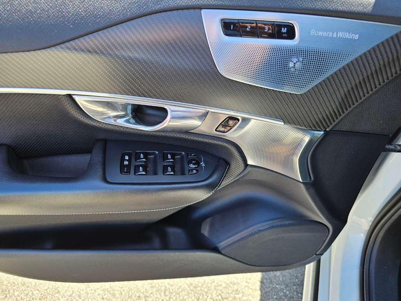 2016 Volvo XC90 thumb 15