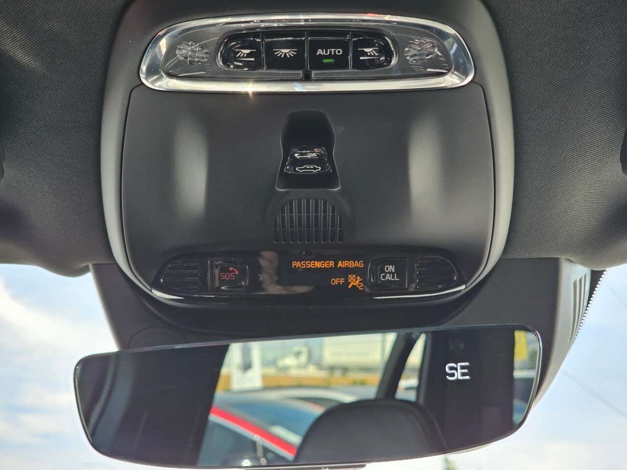 2016 Volvo XC90 thumb 32