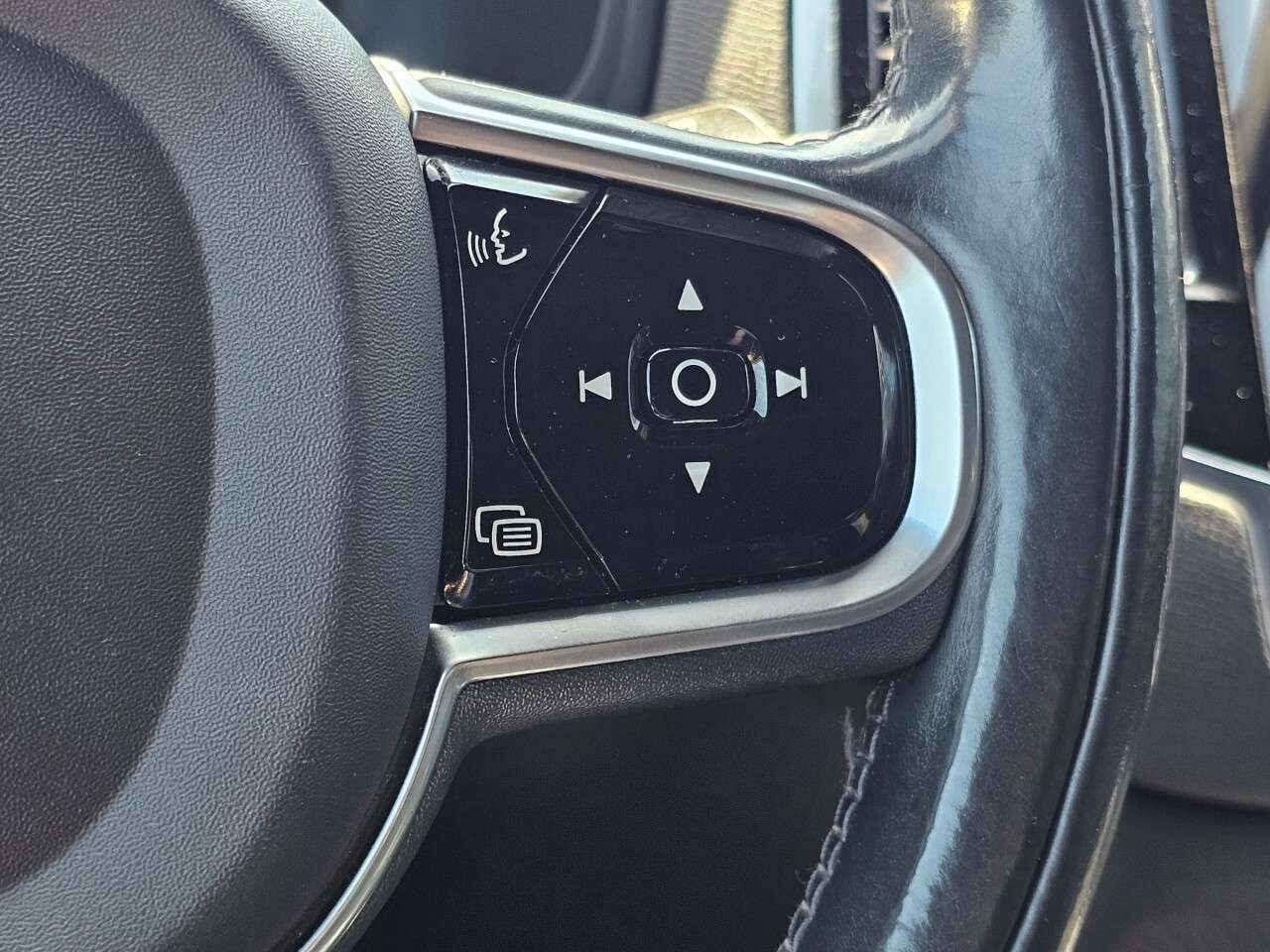 2016 Volvo XC90 thumb 34