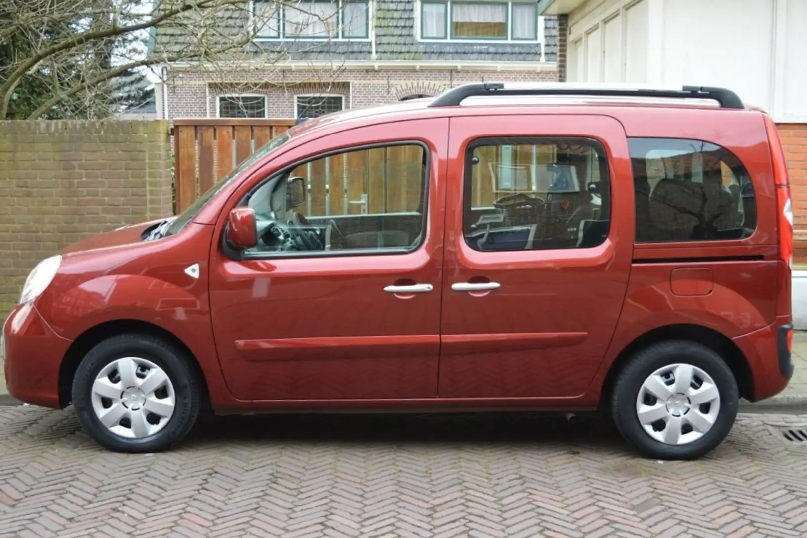 Renault Kangoo 1.6-16v AUTOMAAT ROLSTOELAUTO INCL. SCOOTMOBIEL AI Rood - 2
