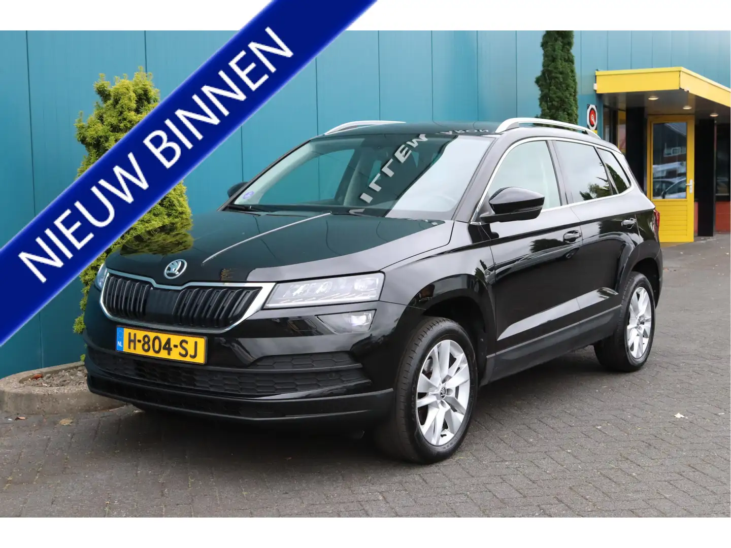 Skoda Karoq 1.0 TSI Business Edition CARPLAY|TREKH|NAV|CAM|LED Zwart - 1