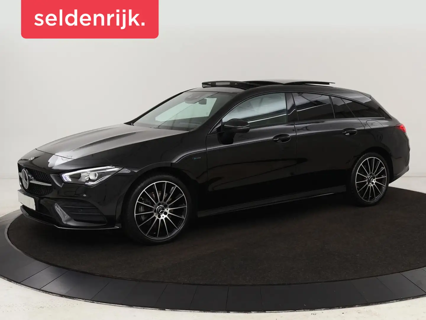 Mercedes-Benz CLA 250 Shooting Brake 250e AMG Night | Panoramadak | Adap Zwart - 1