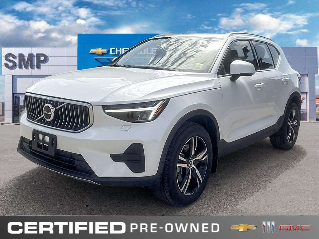 2025 Volvo XC40 Core Bright Theme | AWD | Heated Seats | Navigatio