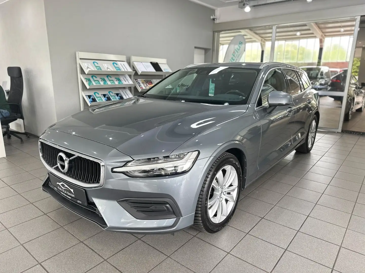 Volvo V60 Kombi Momentum 2.Hand|Kamera|LED|Garantie Grau - 1