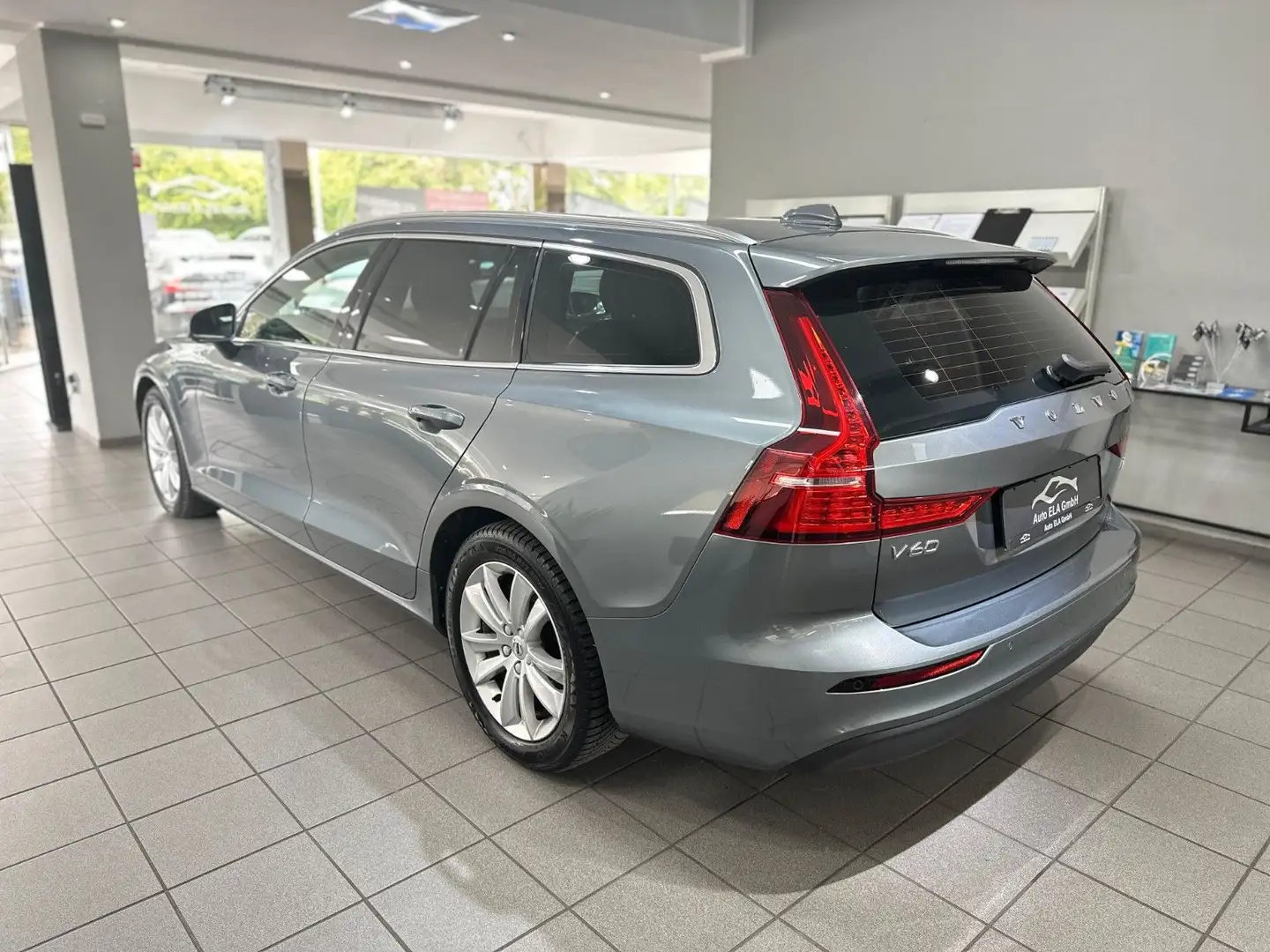 Volvo V60 Kombi Momentum 2.Hand|Kamera|LED|Garantie Grau - 2