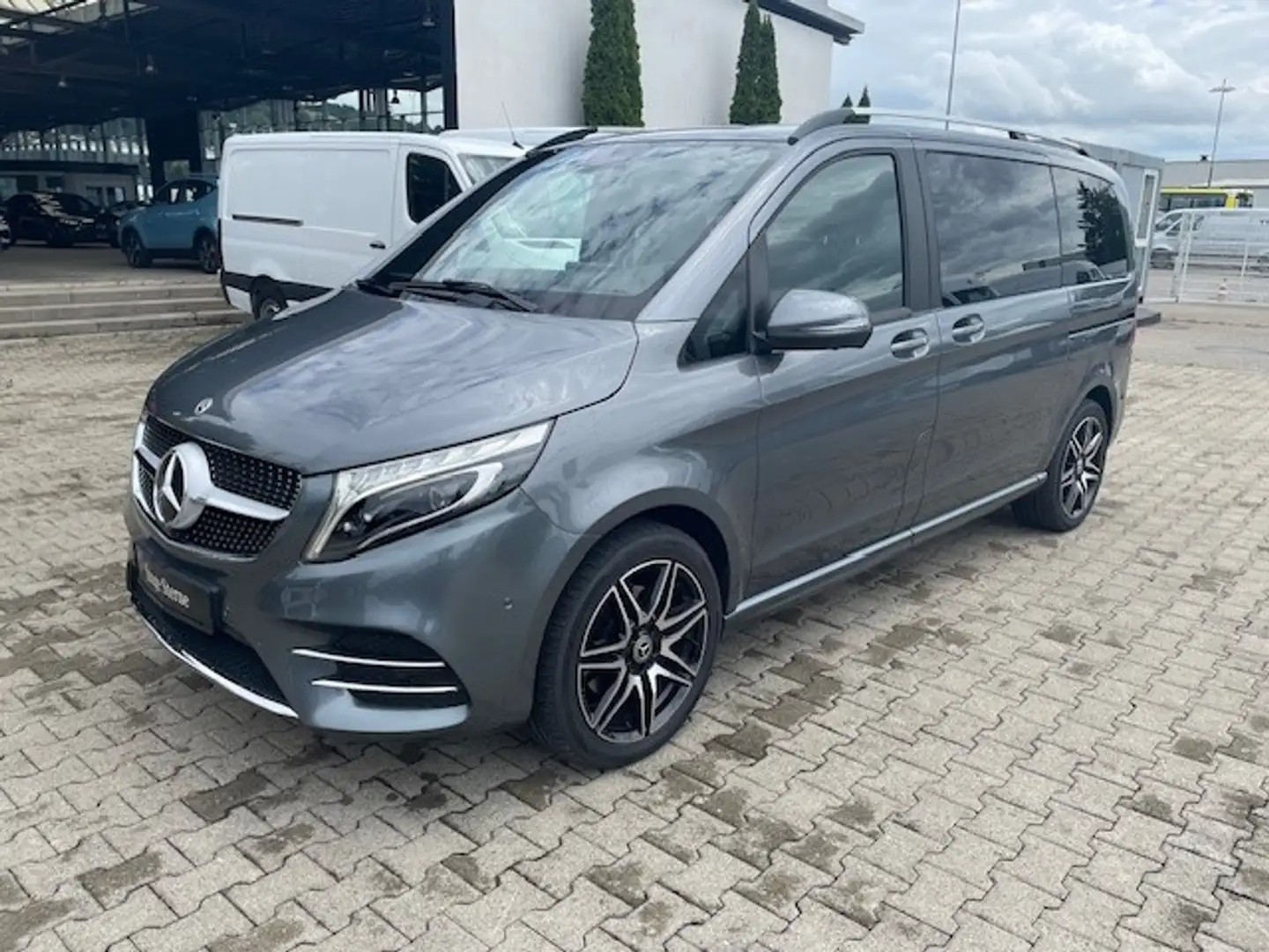 Mercedes-Benz V 300 d 4MATIC Kompakt / MBUX / 360° / Distronic / Stand Grey - 2