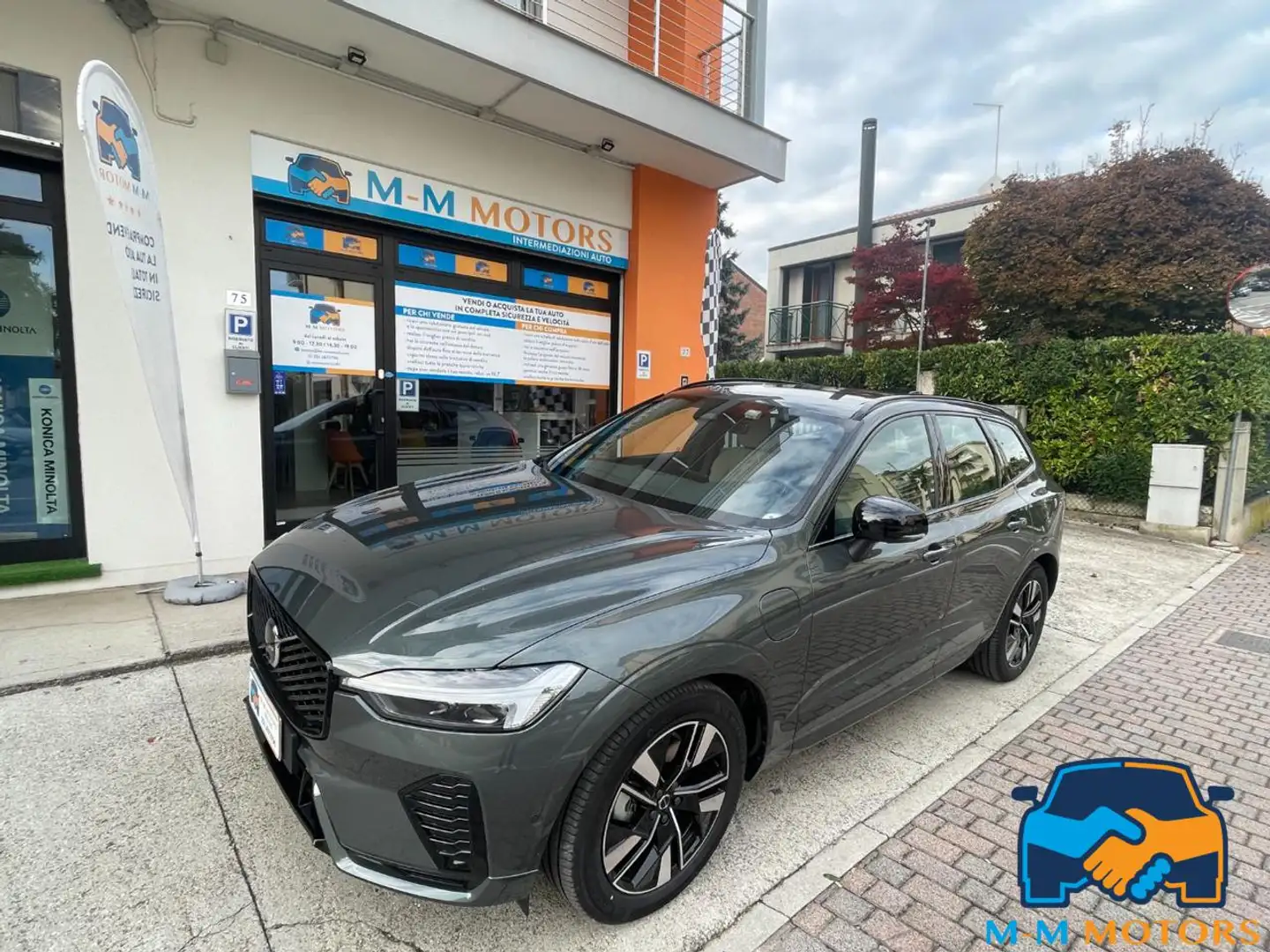 Volvo XC60 T6 Plug-in hybrid AWD pari al nuovo Grigio - 1