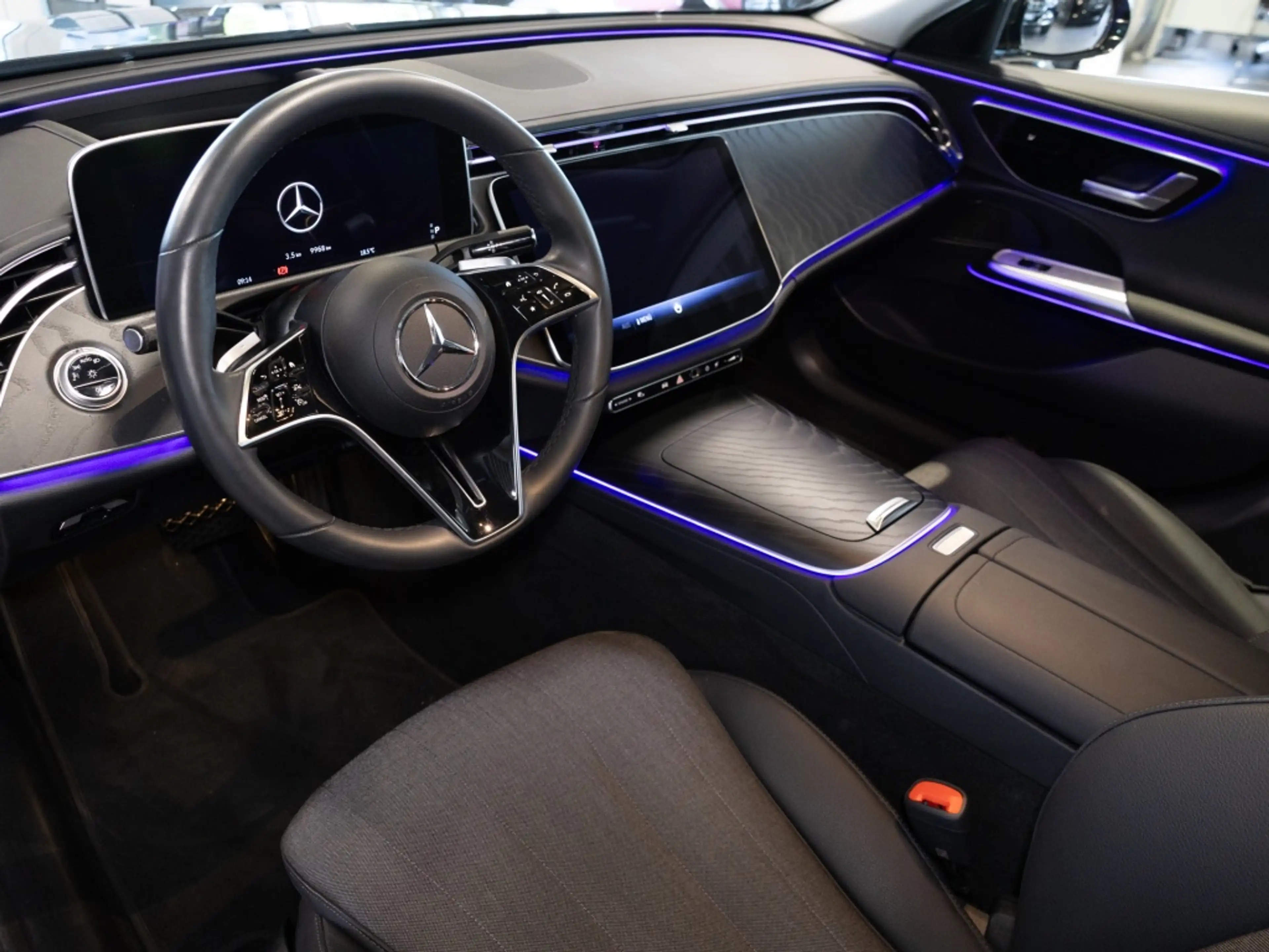 Mercedes-Benz E 200 , AVANTGARDE 360 DISTR KAMERA SPUR PDC SHZ — photo 7