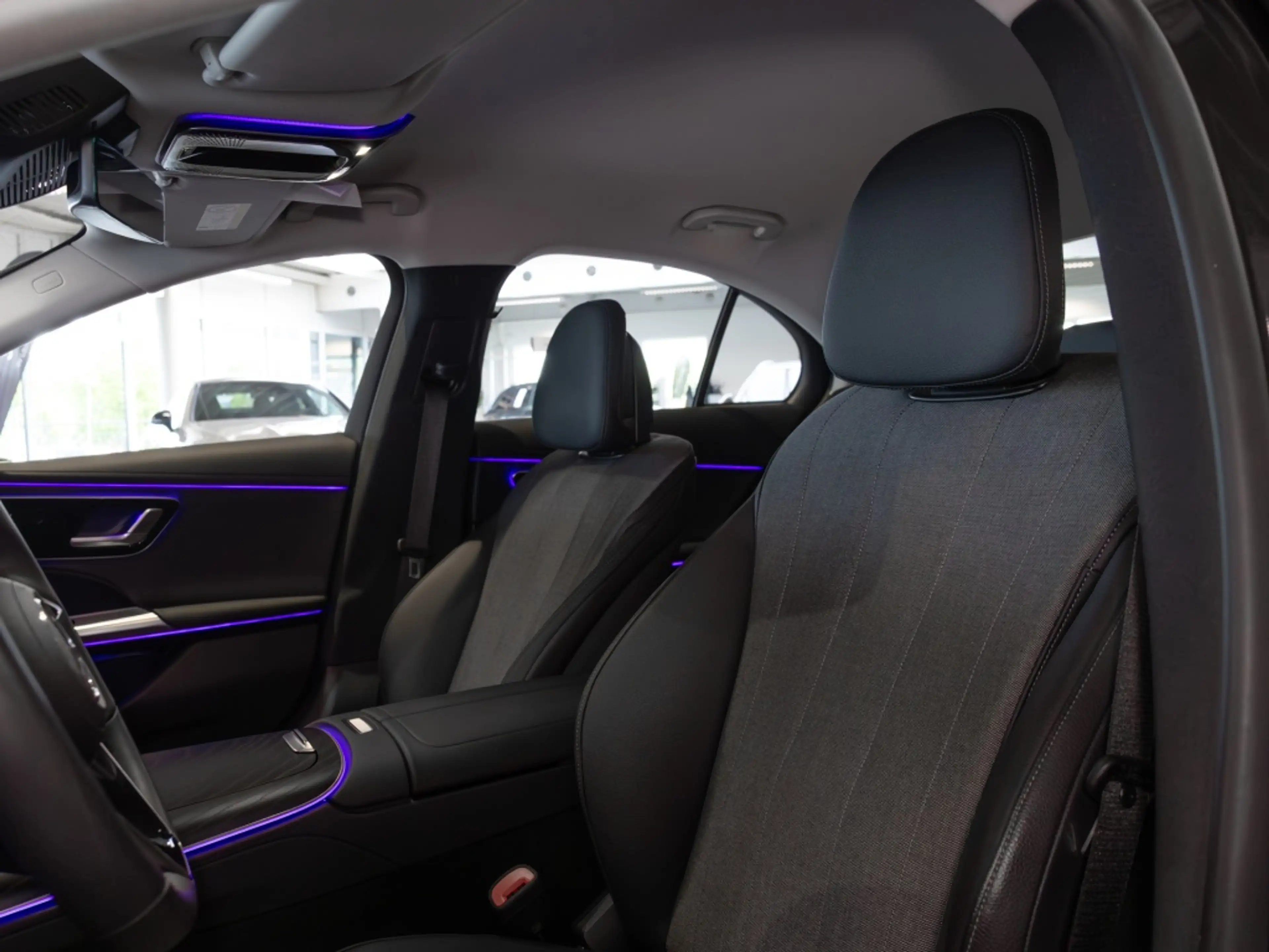 Mercedes-Benz E 200 , AVANTGARDE 360 DISTR KAMERA SPUR PDC SHZ — photo 8