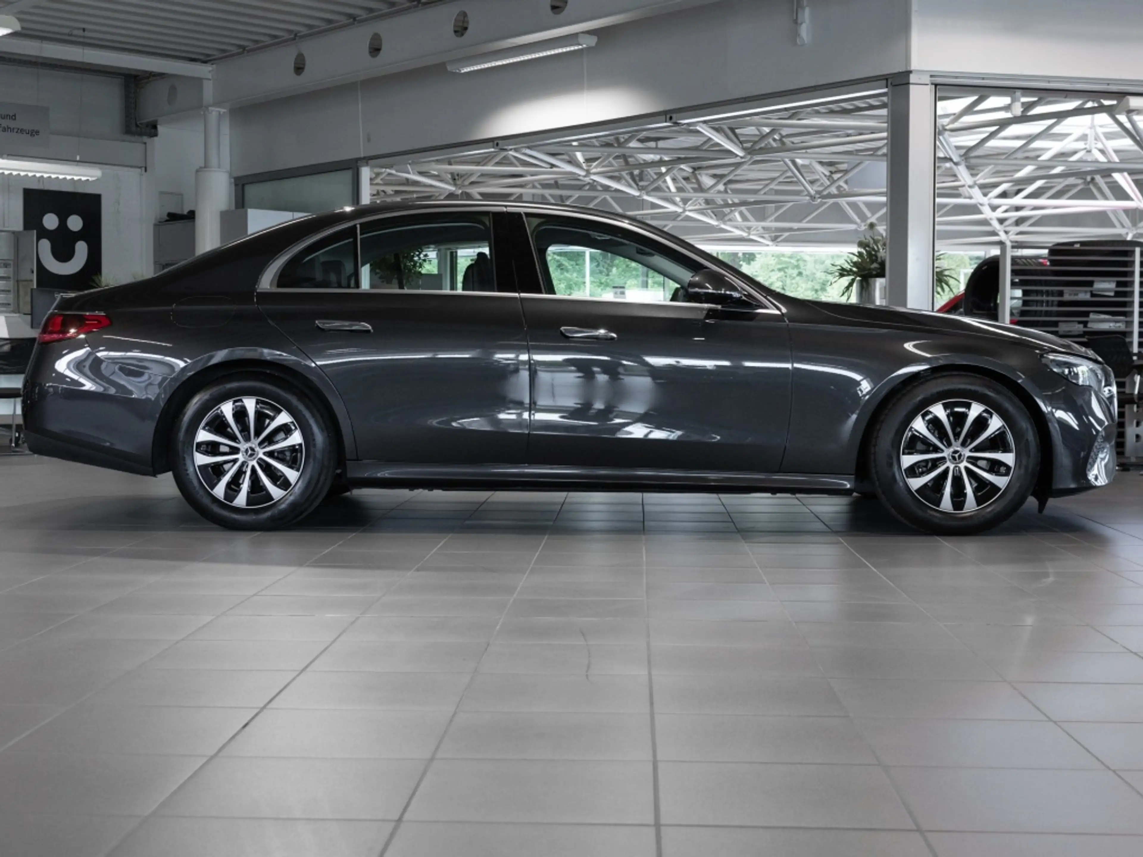 Mercedes-Benz E 200 , AVANTGARDE 360 DISTR KAMERA SPUR PDC SHZ — photo 4
