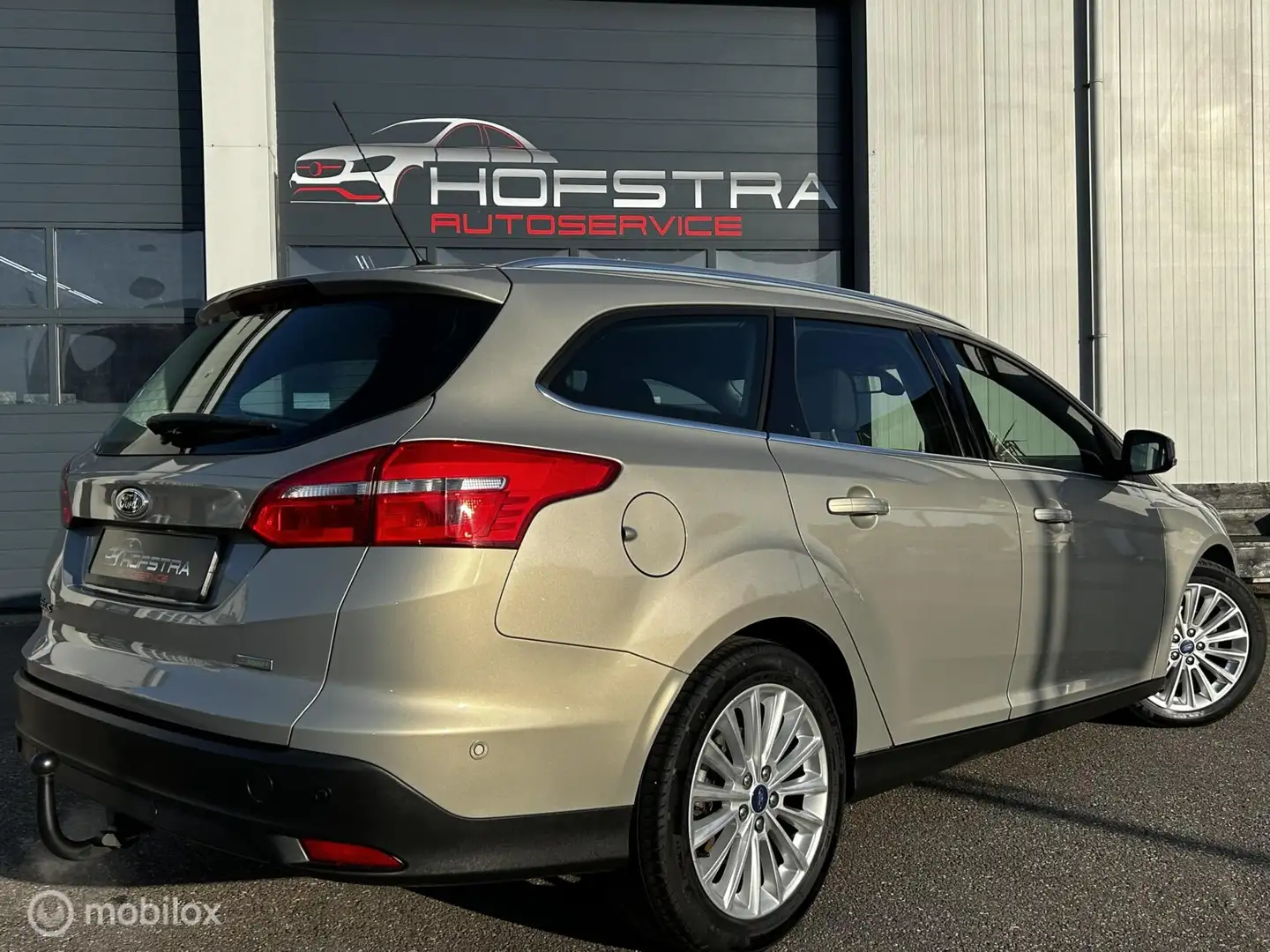 Ford Focus Wagon 1.0 First Edition Navi Clima Trekhk PDC 17 I Grijs - 2