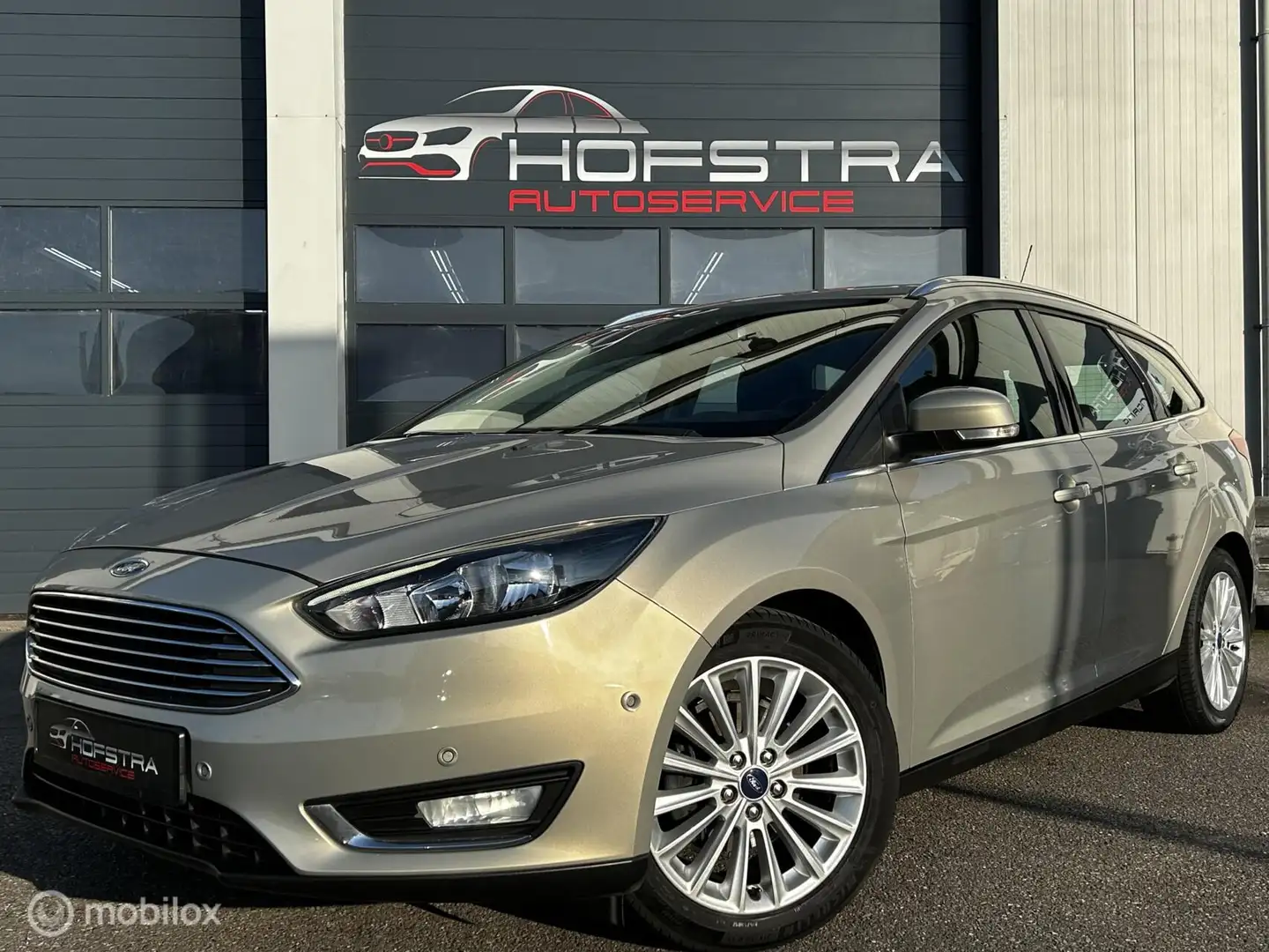Ford Focus Wagon 1.0 First Edition Navi Clima Trekhk PDC 17 I Grijs - 1