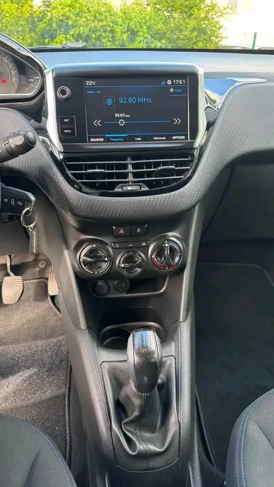 Peugeot 208 208 — photo 11