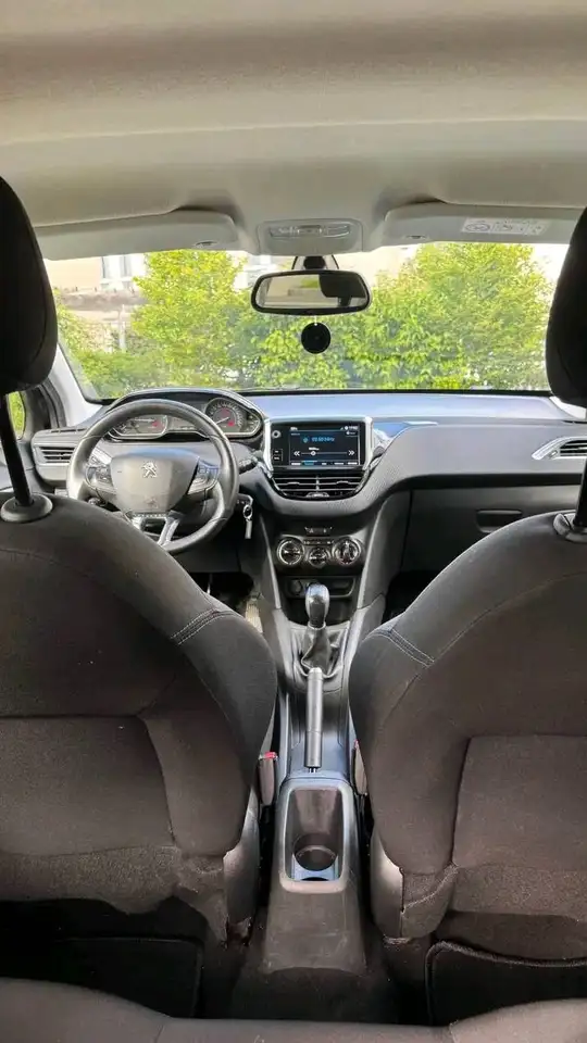 Peugeot 208 208 — photo 18