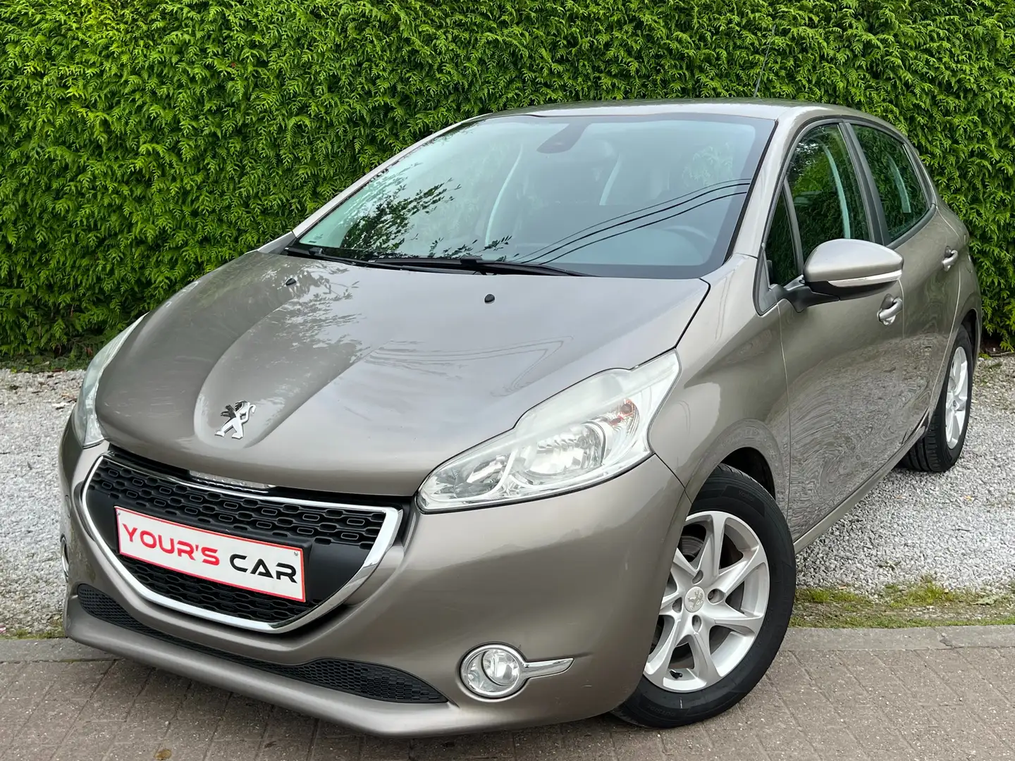 Peugeot 208 1.4i Allure - 104.383 KM ! - Ecran - Clim Garantie Beige - 1