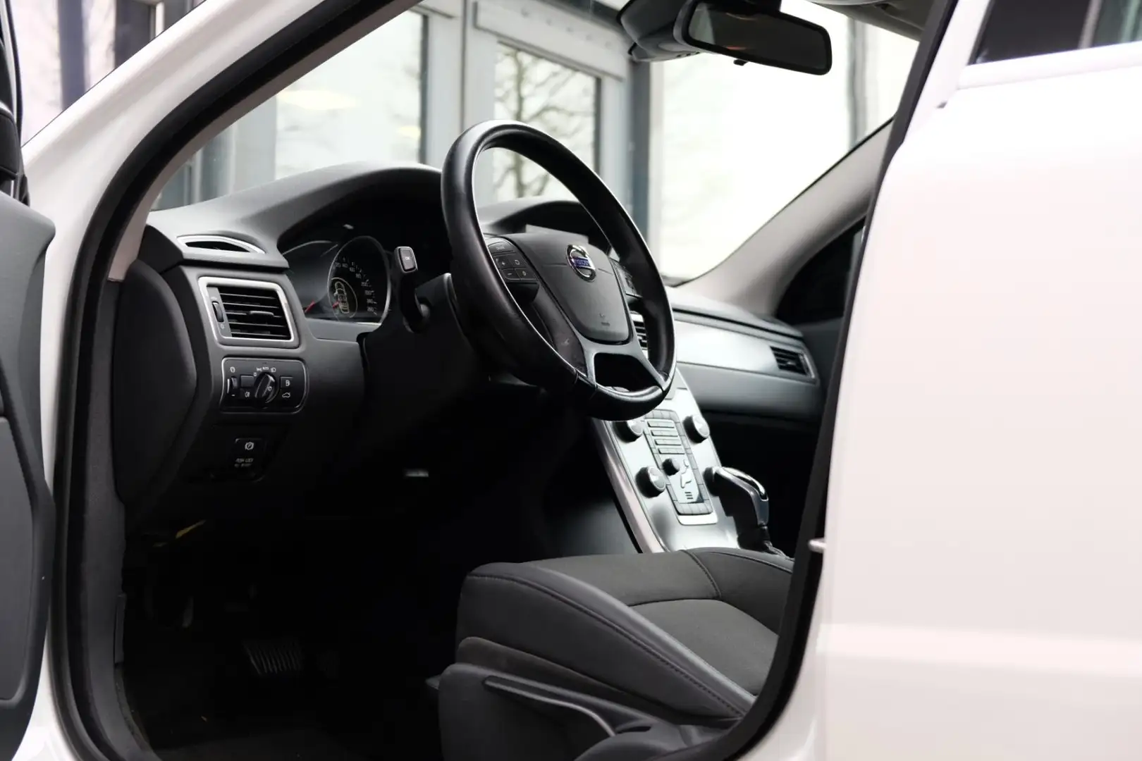 Volvo XC70 2.4 D4 4WD |Slechts 154.382km| Navigatie/Automaat/ Blanc - 2