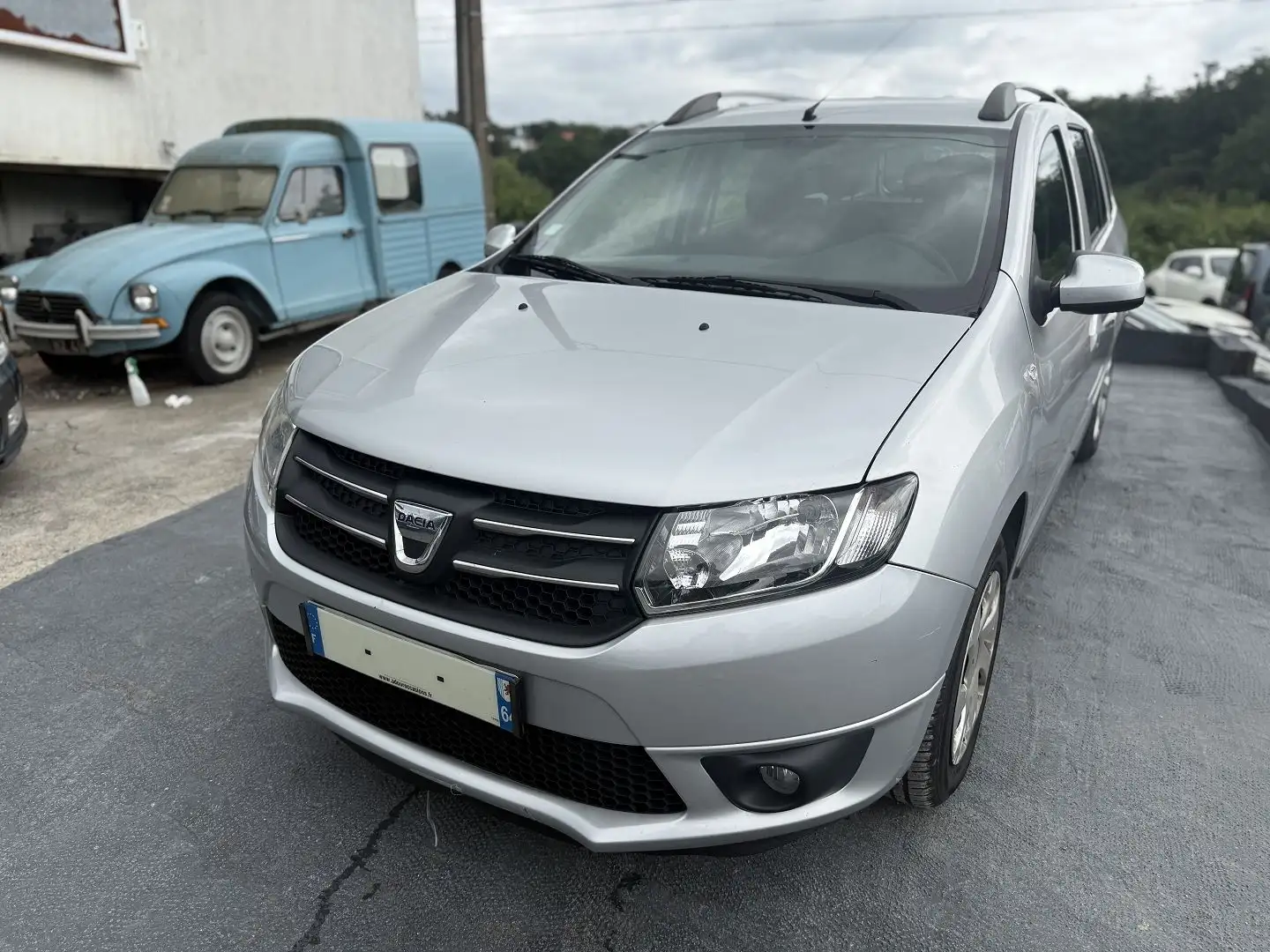 Dacia Logan 0.9 TCE 90CH ECO² LAUREATE Gris - 2