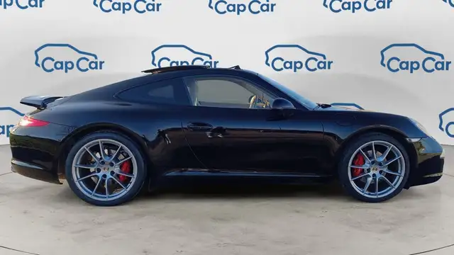 Porsche 911 view 4