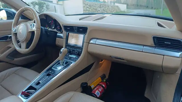 Porsche 911 view 10