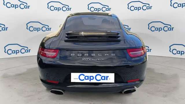 Porsche 911 view 3