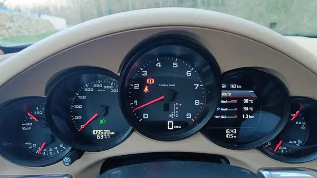 Porsche 911 view 12